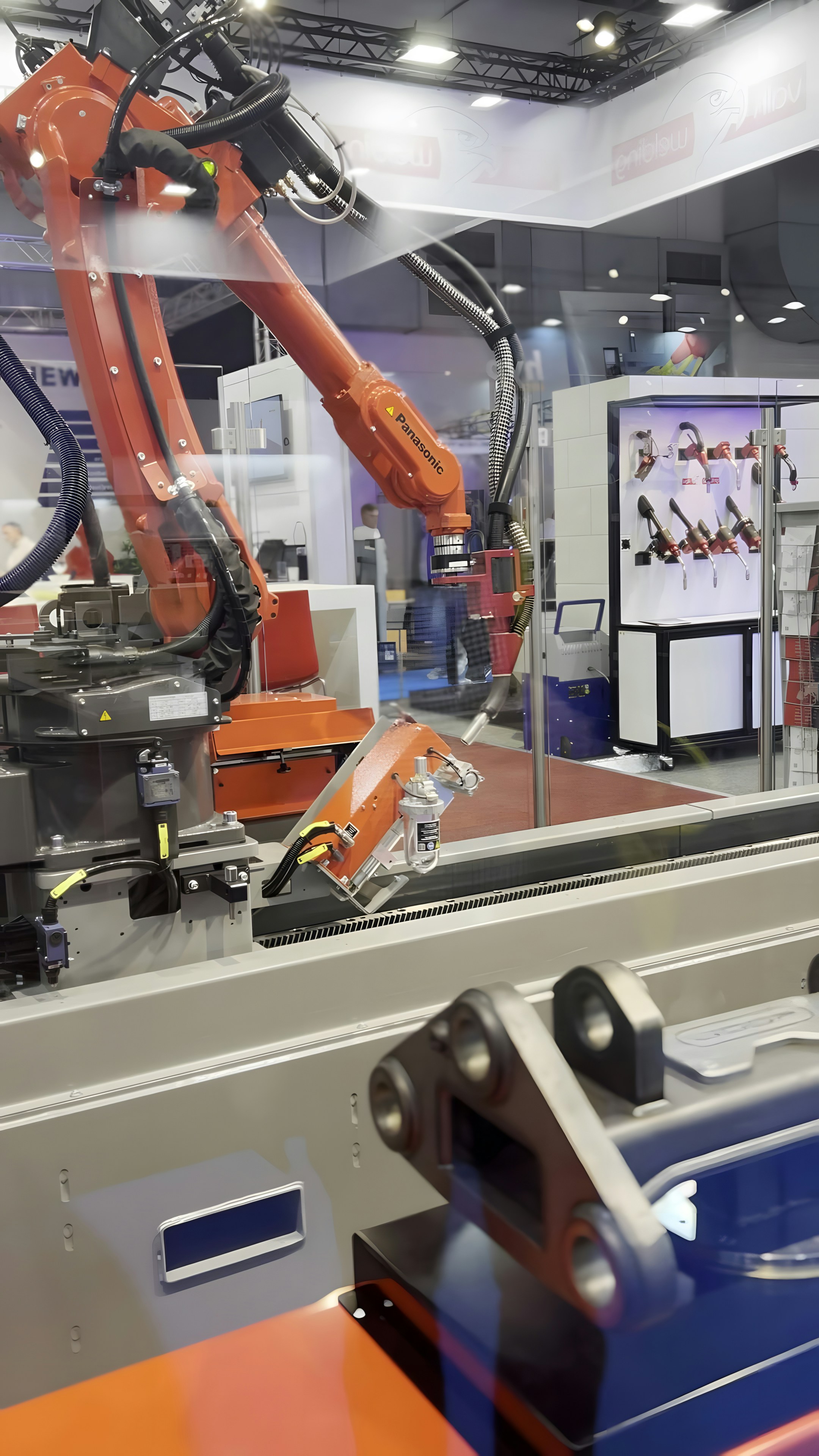 Industrial robotic arm and automated equipment